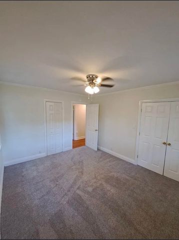 429 Whitehall CIR, Paris, TN 38242