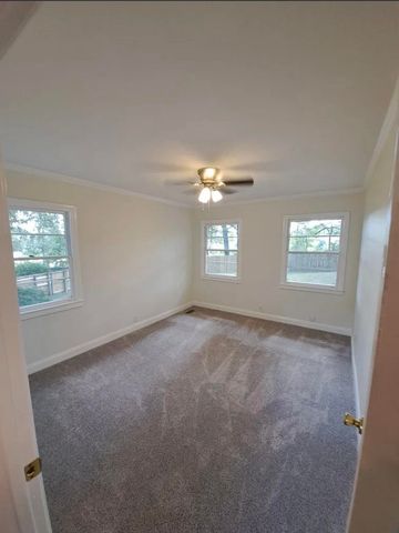 429 Whitehall CIR, Paris, TN 38242