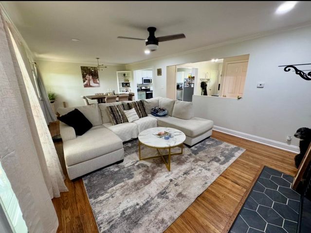 429 Whitehall CIR, Paris, TN 38242