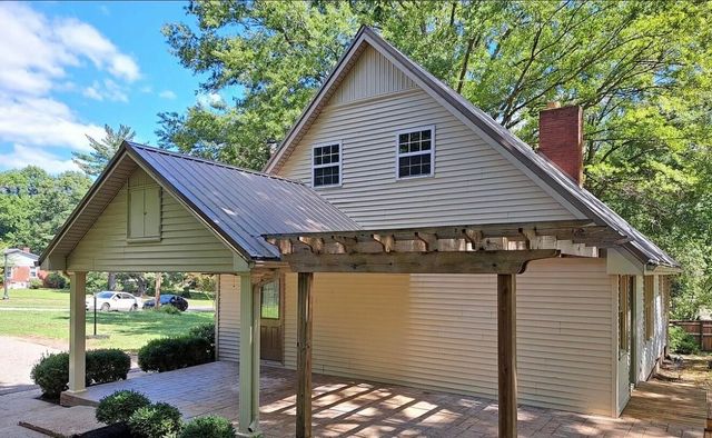 429 Whitehall CIR, Paris, TN 38242