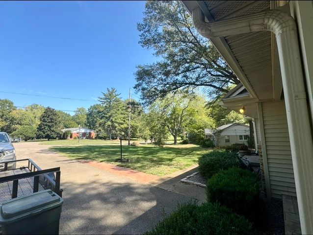 429 Whitehall CIR, Paris, TN 38242