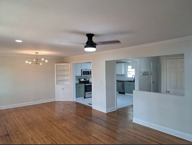 429 Whitehall CIR, Paris, TN 38242