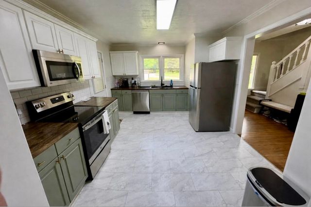 429 Whitehall CIR, Paris, TN 38242
