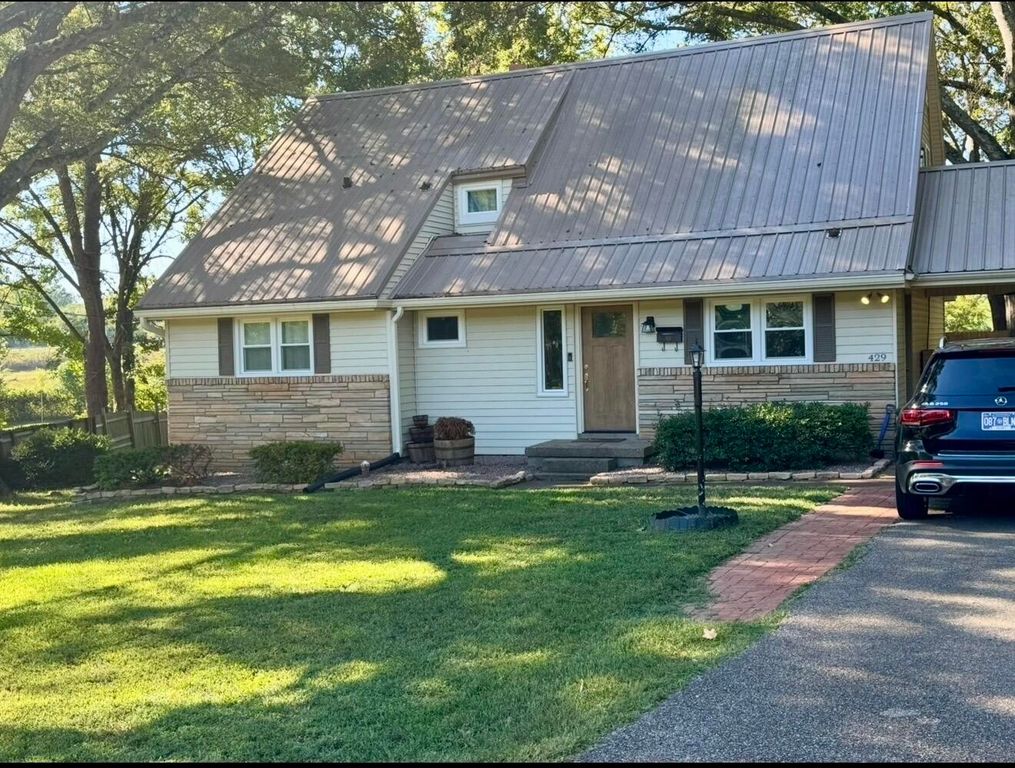 429 Whitehall CIR, Paris, TN 38242