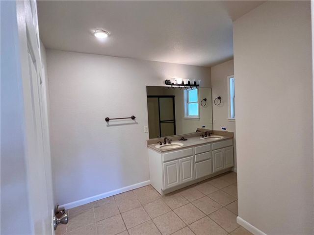 1666 N Oakland Avenue, Fayetteville, AR 72703
