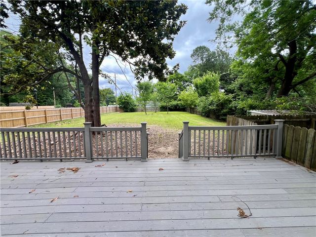 1666 N Oakland Avenue, Fayetteville, AR 72703