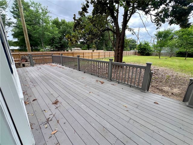 1666 N Oakland Avenue, Fayetteville, AR 72703