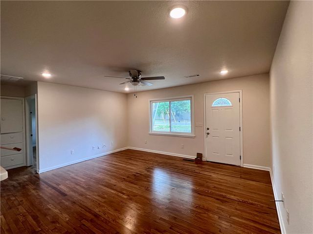 1666 N Oakland Avenue, Fayetteville, AR 72703