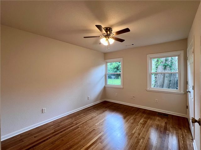 1666 N Oakland Avenue, Fayetteville, AR 72703