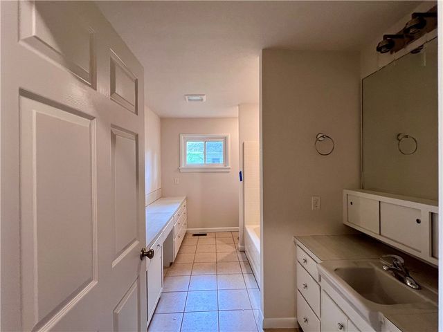 1666 N Oakland Avenue, Fayetteville, AR 72703