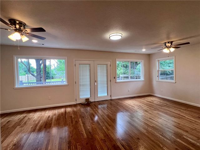 1666 N Oakland Avenue, Fayetteville, AR 72703