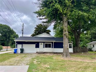 1666 N Oakland Avenue, Fayetteville, AR 72703
