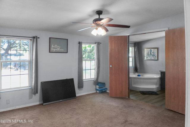 100 HEIDT Lane, Palatka, FL 32177