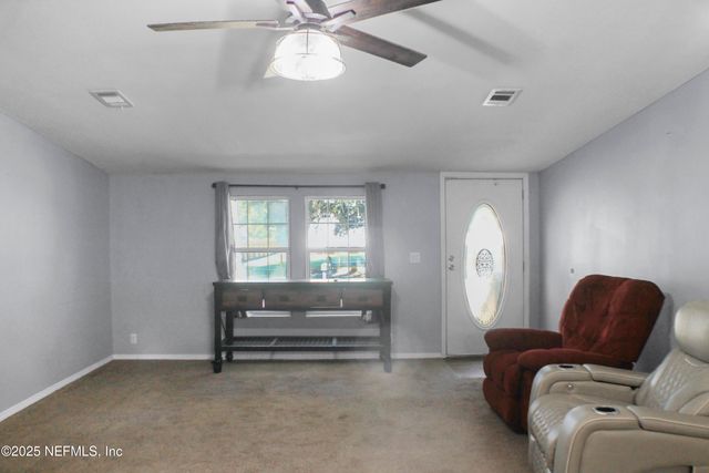 100 HEIDT Lane, Palatka, FL 32177