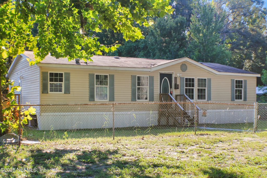 100 HEIDT Lane, Palatka, FL 32177