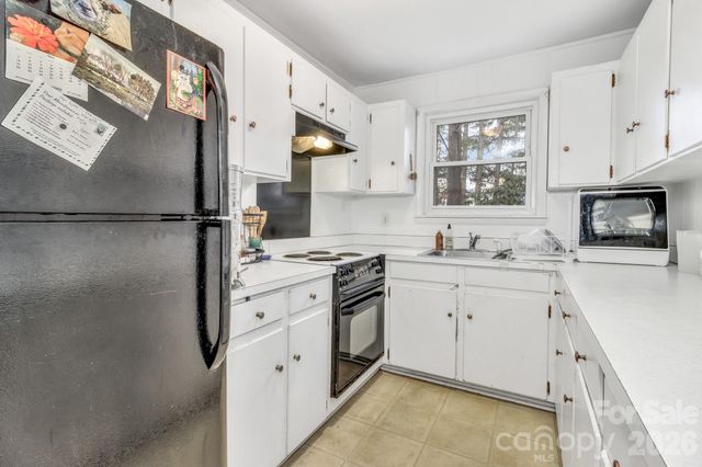 18 Leisure Mountain Road, Asheville, NC 28804