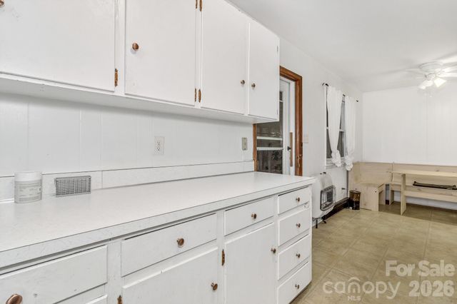 18 Leisure Mountain Road, Asheville, NC 28804