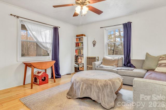 18 Leisure Mountain Road, Asheville, NC 28804