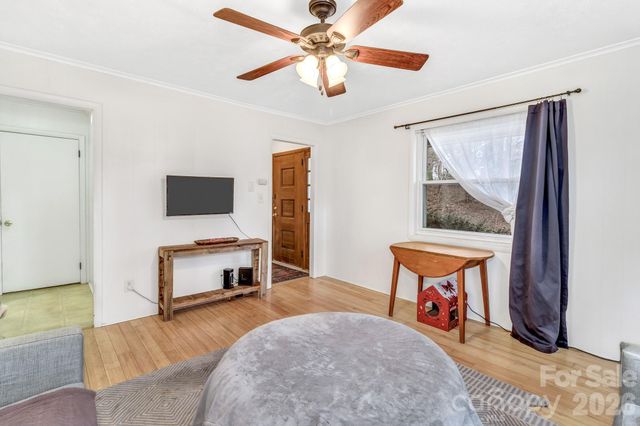 18 Leisure Mountain Road, Asheville, NC 28804