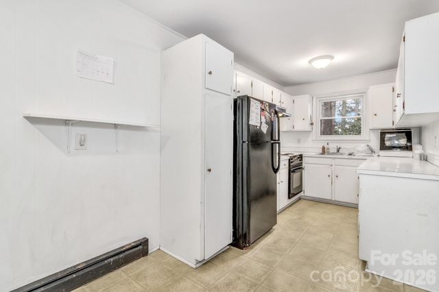 18 Leisure Mountain Road, Asheville, NC 28804