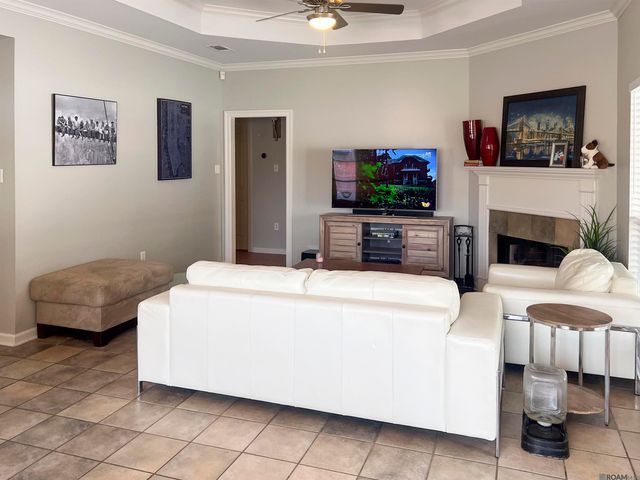 18116 Lake Indigo Dr, Baton Rouge, LA 70817