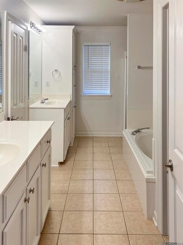 18116 Lake Indigo Dr, Baton Rouge, LA 70817