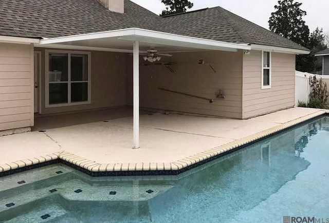 18116 Lake Indigo Dr, Baton Rouge, LA 70817