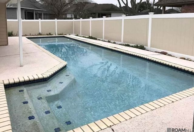 18116 Lake Indigo Dr, Baton Rouge, LA 70817