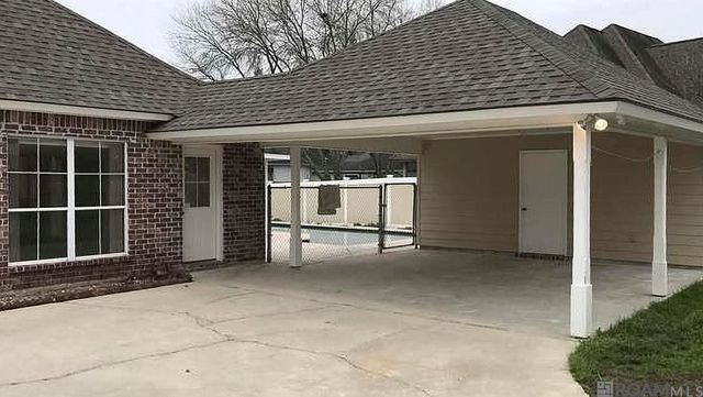 18116 Lake Indigo Dr, Baton Rouge, LA 70817
