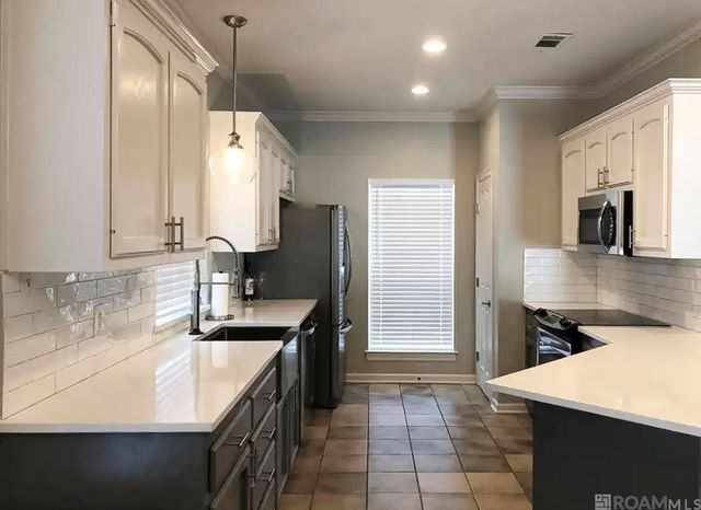 18116 Lake Indigo Dr, Baton Rouge, LA 70817