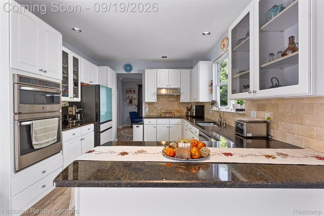 43145 Emerson Way, Novi, MI 48377
