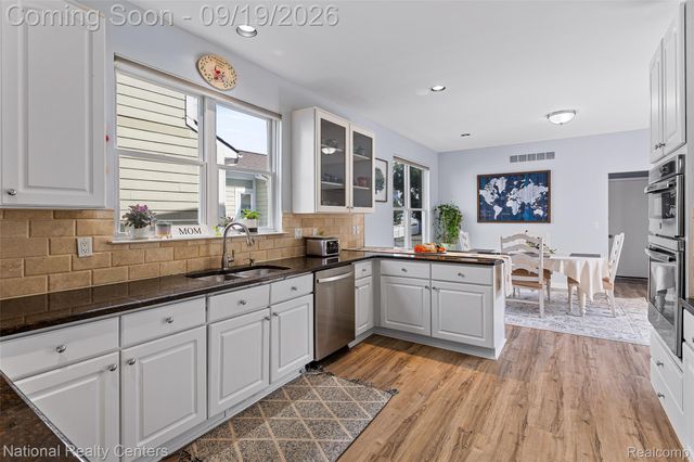 43145 Emerson Way, Novi, MI 48377
