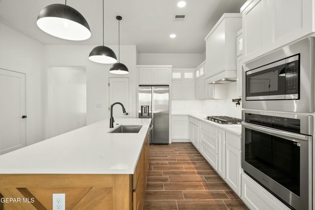 700 Paseo Del Agua Street, Horizon City, TX 79928
