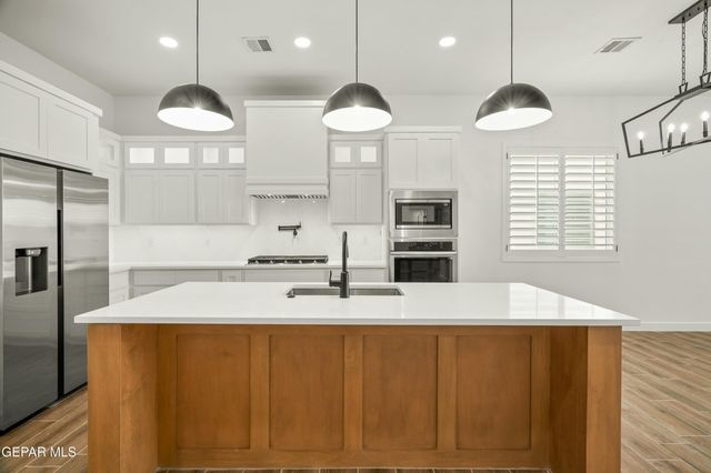 700 Paseo Del Agua Street, Horizon City, TX 79928