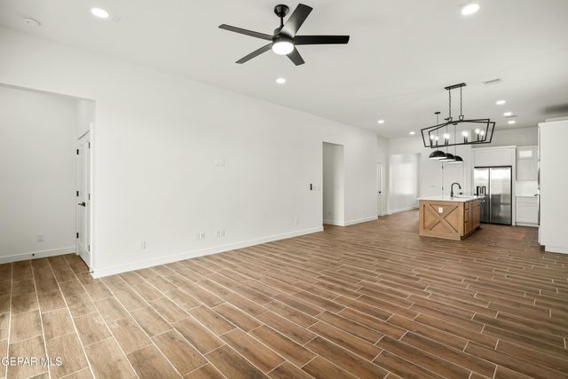 700 Paseo Del Agua Street, Horizon City, TX 79928