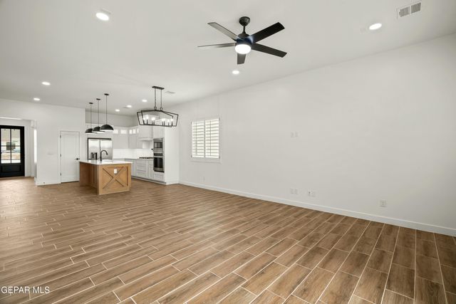 700 Paseo Del Agua Street, Horizon City, TX 79928