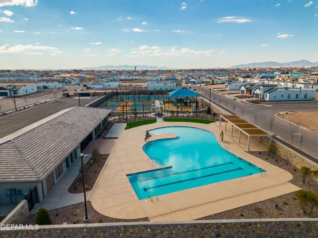 700 Paseo Del Agua Street, Horizon City, TX 79928
