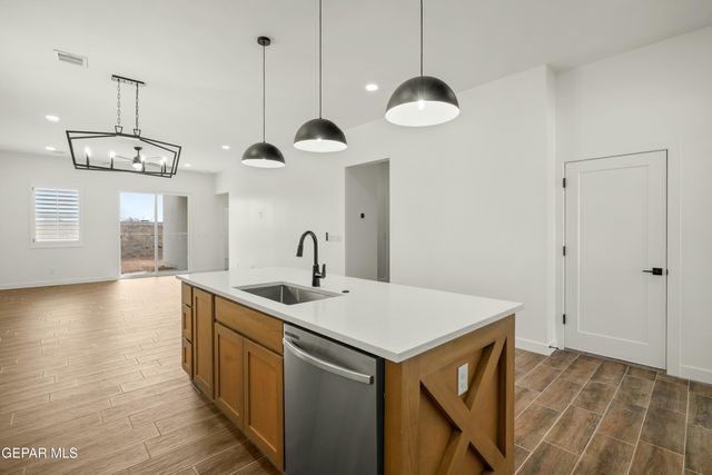 700 Paseo Del Agua Street, Horizon City, TX 79928