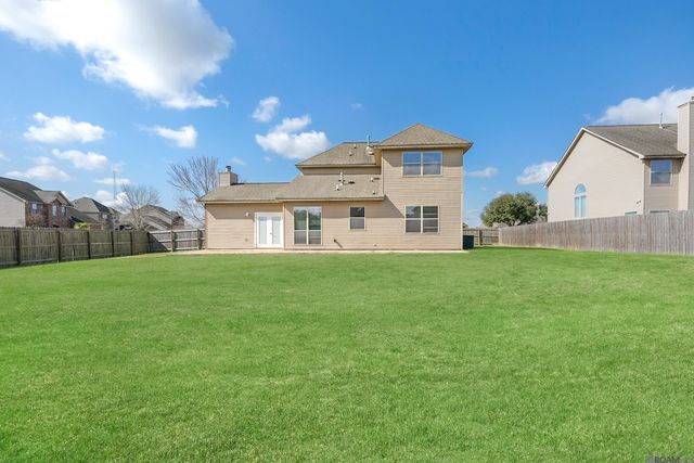 20006 Bur Oak Dr, Zachary, LA 70791