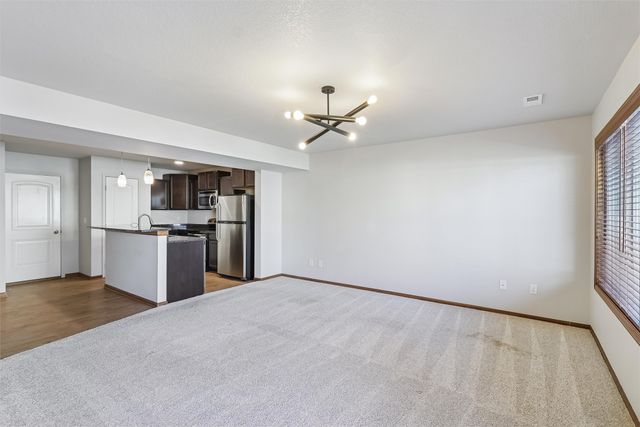 8601 Westown Parkway 28105, West Des Moines, IA 50266