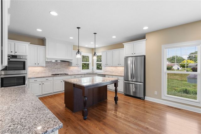 3901 Creekside Drive, Uniontown, OH 44685