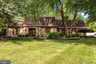 11 S KINGS OAK LN, Philadelphia, PA 19115