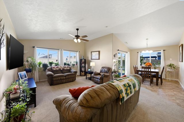 4919 Antioch Dr, Pasco, WA 99301