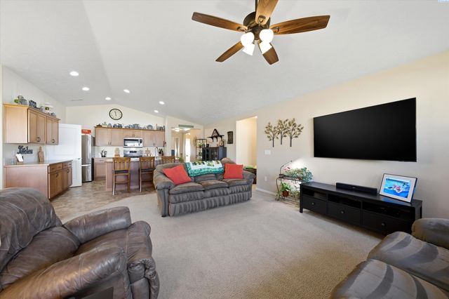 4919 Antioch Dr, Pasco, WA 99301