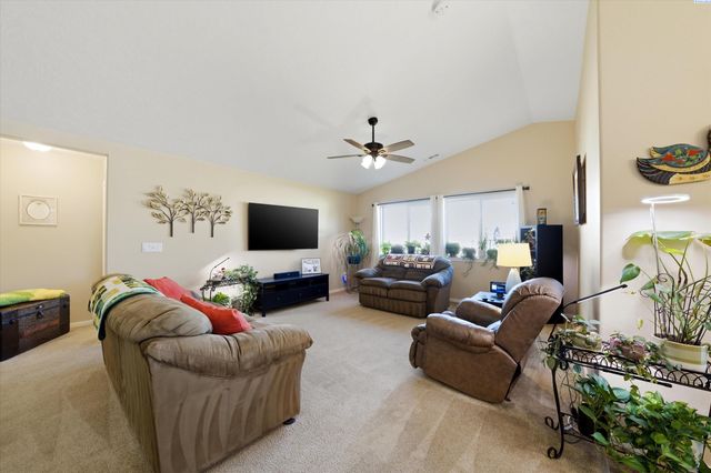 4919 Antioch Dr, Pasco, WA 99301