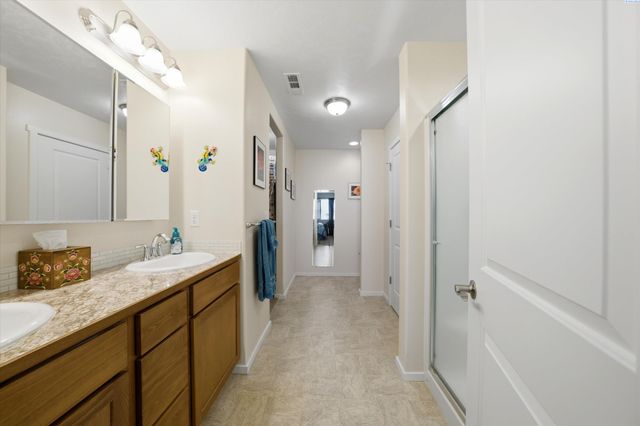 4919 Antioch Dr, Pasco, WA 99301