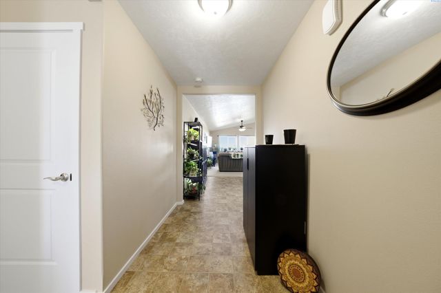 4919 Antioch Dr, Pasco, WA 99301