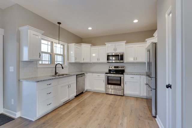225 Penelope Ln, Clarksville, TN 37043
