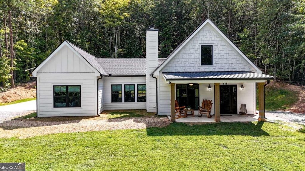 688 E Valley Road NE, Rydal, GA 30171