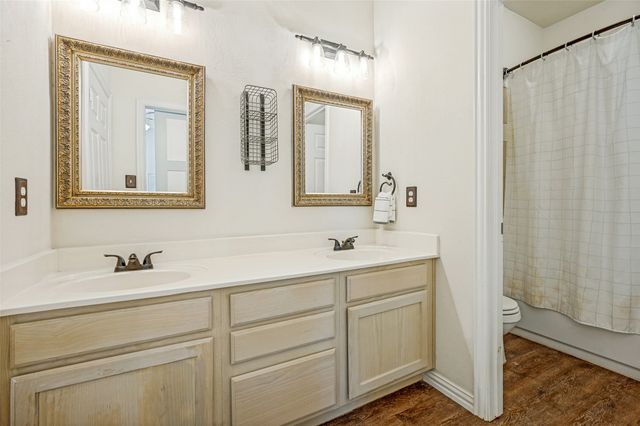 100 S Lakeview Drive, Lake Dallas, TX 75065